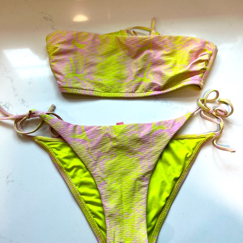 Victoria’s Secret Bikini Size M